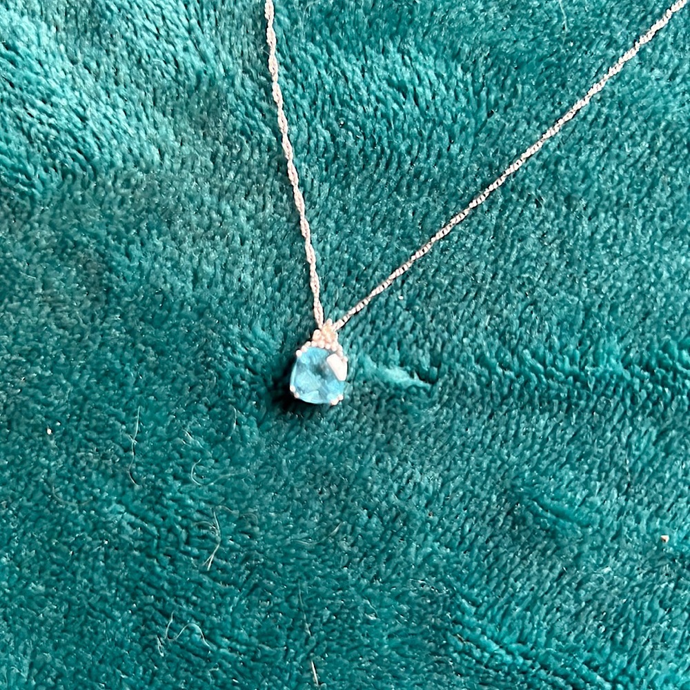 Silver necklace with aquamarine stone